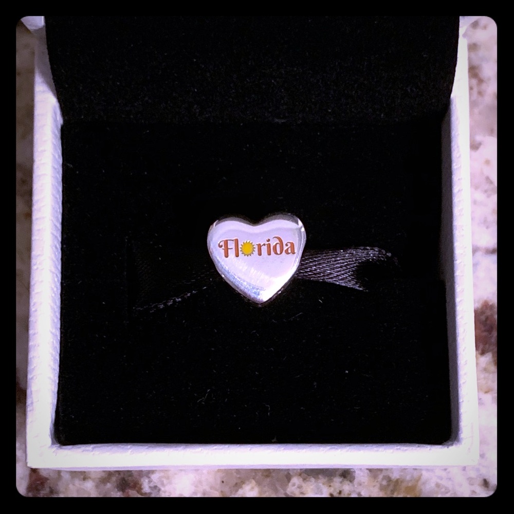 Pandora Florida Palm Tree 🌴 Heart Charm